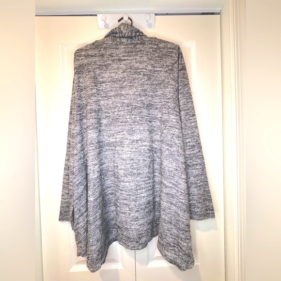 Charlie Paige Cozy Gray Cowl Neck Sweater. Size L/XL. EUC - Picture 12 of 12